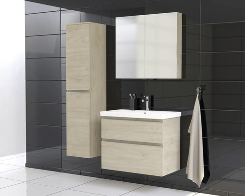 Baie cu lavoar, dulap cu oglindă și dulap înalt