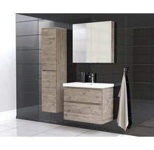 Baie cu lavoar, dulap cu oglindă și dulap înalt cu design din lemn
