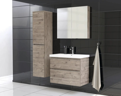 Baie cu lavoar, dulap cu oglindă și dulap înalt cu design din lemn