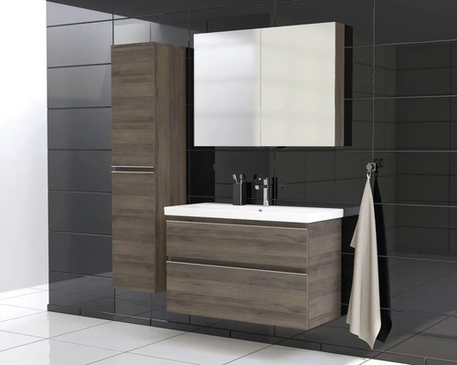 Baie cu dulap de bază pentru lavoar, dulap cu oglindă și dulap înalt cu aspect de lemn