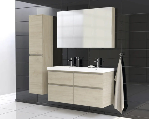 Baie modernă cu dulap inferior de lavoar, dulap cu oglindă și dulap înalt, cu decor de lemn deschis.