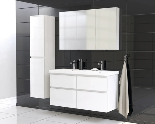 Baie cu dulap inferior de lavoar alb, dulap cu oglindă și dulap înalt în fața plăcilor negre