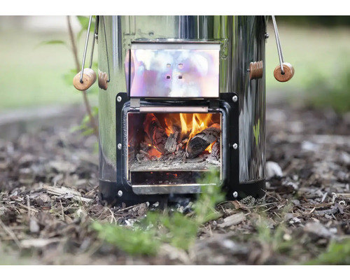 Aragaz pe lemne din oțel inoxidabil cu lemne de foc în grădină