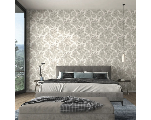 Dormitor cu pat, noptiere și tapet cu model