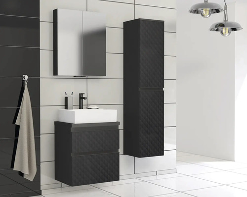 Baie modernă cu dulap de bază pentru lavoar, dulap cu oglindă și dulap înalt.