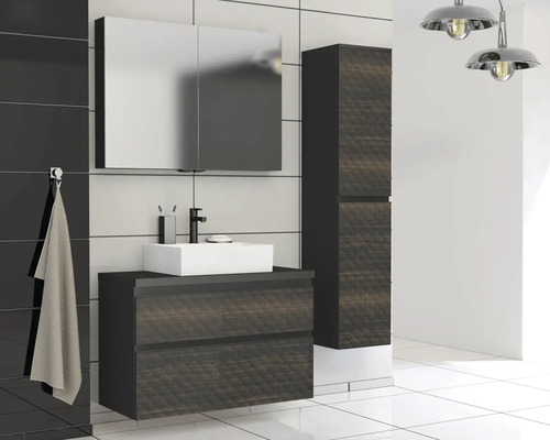 Baie modernă cu lavoar, dulap cu oglindă și dulap înalt pentru o ambianță elegantă