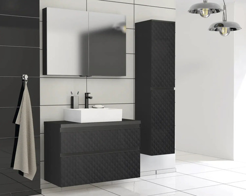 Baie modernă cu dulap sub lavoar, dulap cu oglindă și dulap înalt.