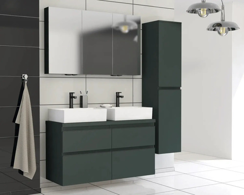 Baie modernă cu lavoar dublu, dulap cu oglindă și dulap înalt pentru un decor elegant