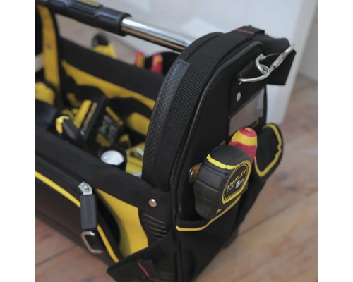 Geantă de scule plină cu scule