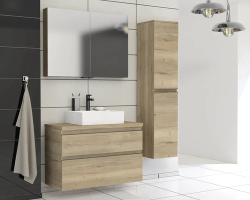 Baie modernă cu dulap de bază pentru lavoar, dulap cu oglindă și dulap înalt