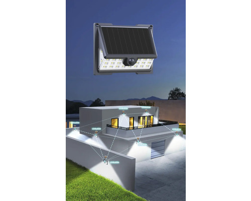 Lampă solară cu senzor de mișcare atașată unei case, care sunt conectate fără fir.