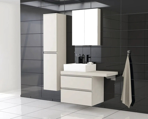 Baie modernă cu lavoar, dulap cu oglindă și dulap înalt pe fundal de faianță închisă.