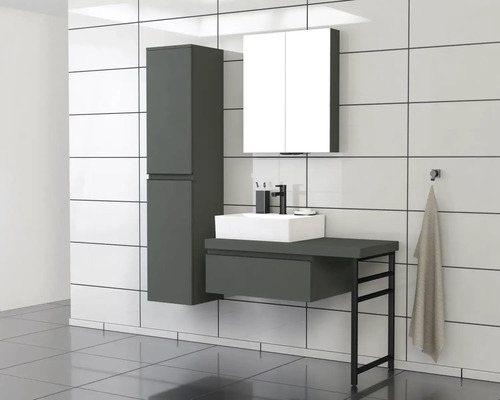 Baie cu lavoar, dulap inferior, dulap înalt și dulap cu oglindă