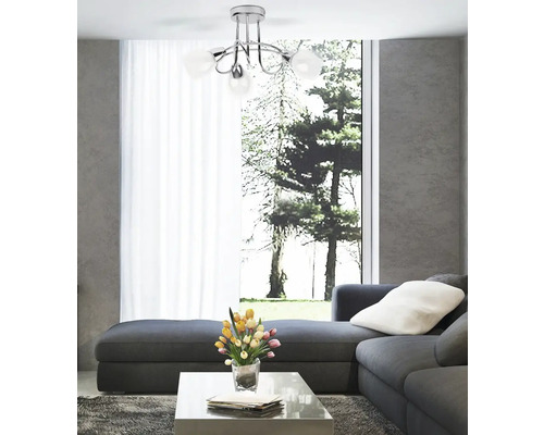 Plafonieră cu cinci lămpi în sufragerie