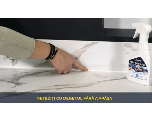 Aplicarea etanșantului pentru rosturi pe rosturile plăcilor cu spray pentru rosturi Bostik