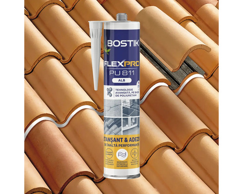 Cartuș de etanșant Bostik Flexpro PU 811 în fața țiglelor de acoperiș