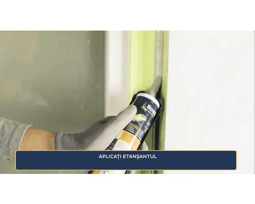Aplicarea etanșantului de-a lungul unui cadru