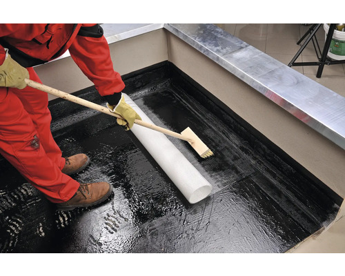 Prelucrarea plasticului lichid cu țesătură din fibră de sticlă și pensulă