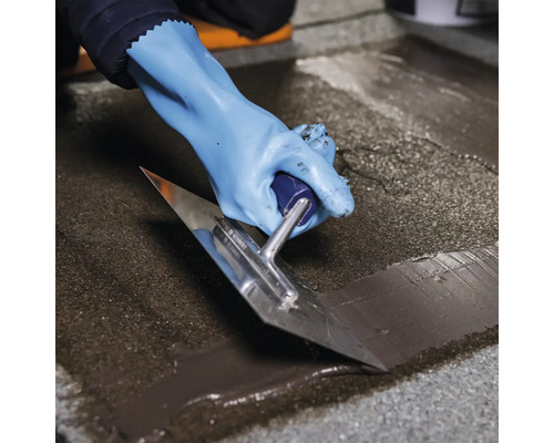 Aplicarea etanșării bituminoase cu o gletieră