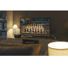 Living cu televizor și centrală electrică portabilă