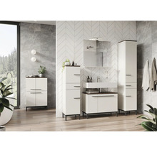 Baie cu lavoar, dulap cu oglindă și dulapuri înalte într-un design luminos
