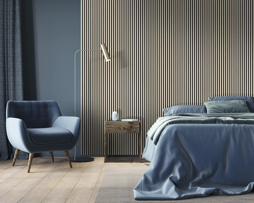 Dormitor cu panouri de perete, fotoliu și pat