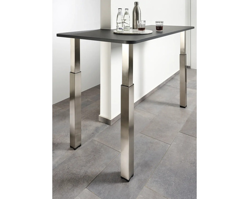 Masa înaltă cu blat de masă închis la culoare și patru picioare argintii