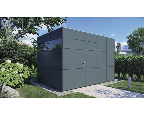 Șopron modern de scule din metal cu fereastră în grădină
