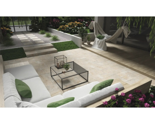 Terasa cu mobilier de grădină, plăci de piatră și elemente decorative
