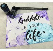 Culori acuarelă, creion și hârtie proiectată cu vopsea acuarelă cu inscripția Bubble up your life