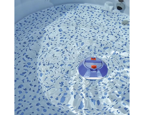 Dozator plutitor în piscină pentru tratarea apei