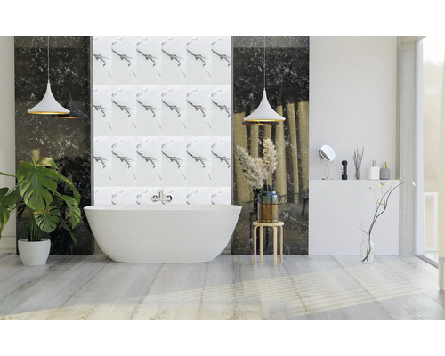 Baie modernă cu cadă independentă, faianță cu model și decorațiuni minimaliste