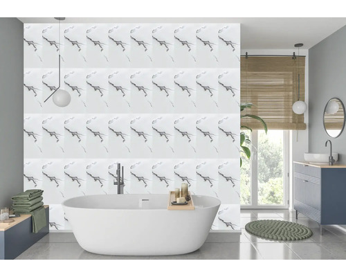 Baie cu cadă independentă, lavoar și faianță cu model de marmură