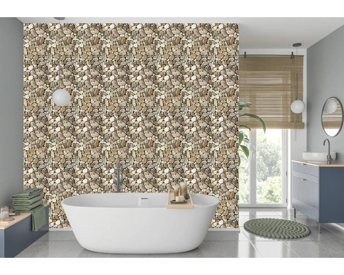 Baie modernă cu tapet cu model de piatră, cadă și chiuvetă