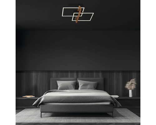 Dormitor cu pat dublu și lampă de tavan modernă cu design dreptunghiular