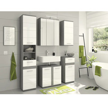 Set de baie cu lavoar, dulap cu oglindă și dulapuri înalte cu design modern.