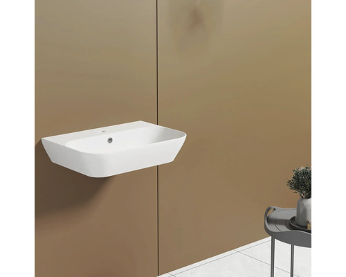 Lavoar alb pentru montaj pe perete în baie