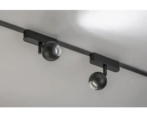 Lumină de tavan cu două spoturi pe o șină