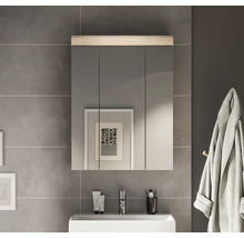 Baie cu dulap cu oglindă deasupra chiuvetei