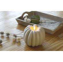 Decoratiune cu lumânare LED dovleac și farfurie din lemn