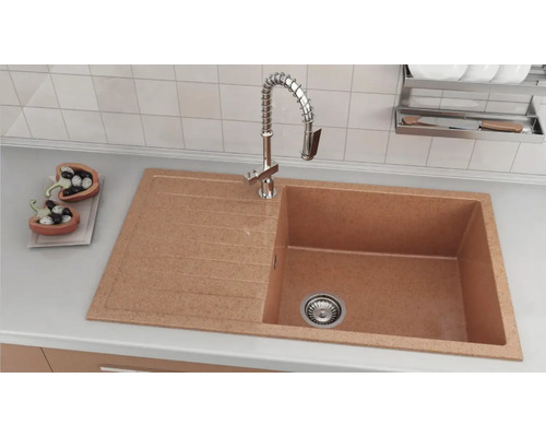 Chiuvetă de bucătărie cu zonă de scurgere și robinet de bucătărie.