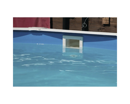 Skimmer într-o piscină