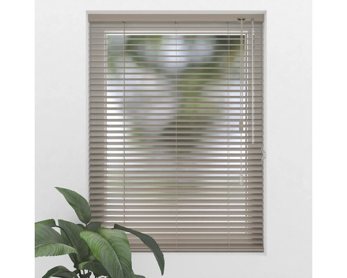 Jaluzea interioară din aluminiu la fereastră
