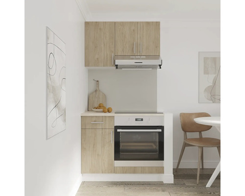 Bucătărie mică cu dulap inferior, dulap suspendat, hotă și cuptor încorporabil.