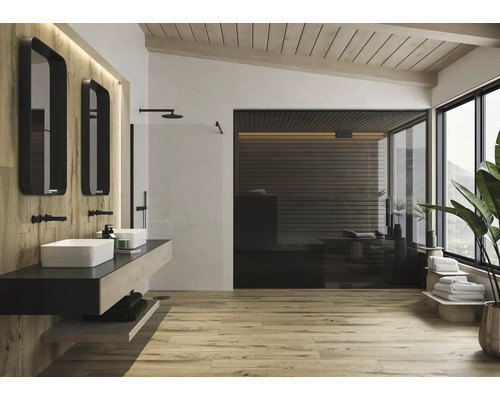 Baie cu chiuvete, oglinzi, duș și sauna