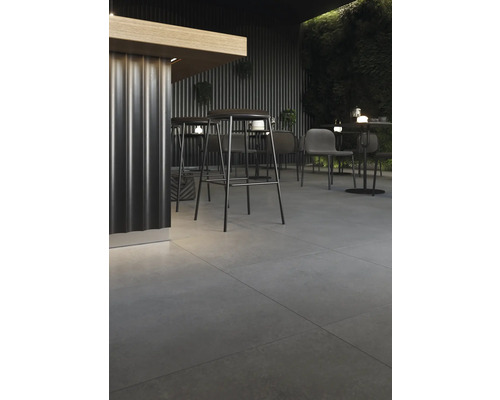 Exterior cu scaune de bar, scaune și gresie