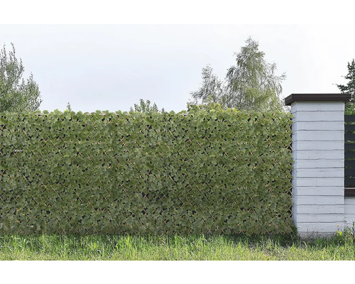 Gard de confidențialitate cu frunze artificiale pentru decorare și ca paravânt în grădină.