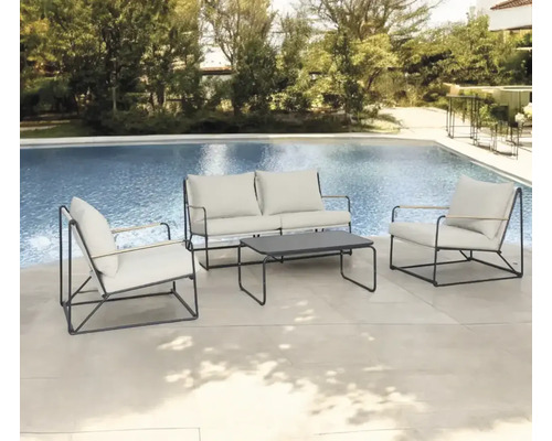 Set mobilier de grădină cu canapea, fotolii și masă lângă piscină