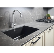 Chiuvetă de bucătărie cu robinet într-un mediu modern de bucătărie