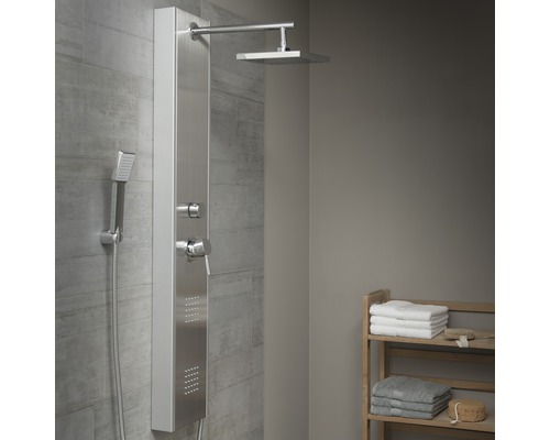 Panou de duș cu duș de ploaie și duș de mână în baie.